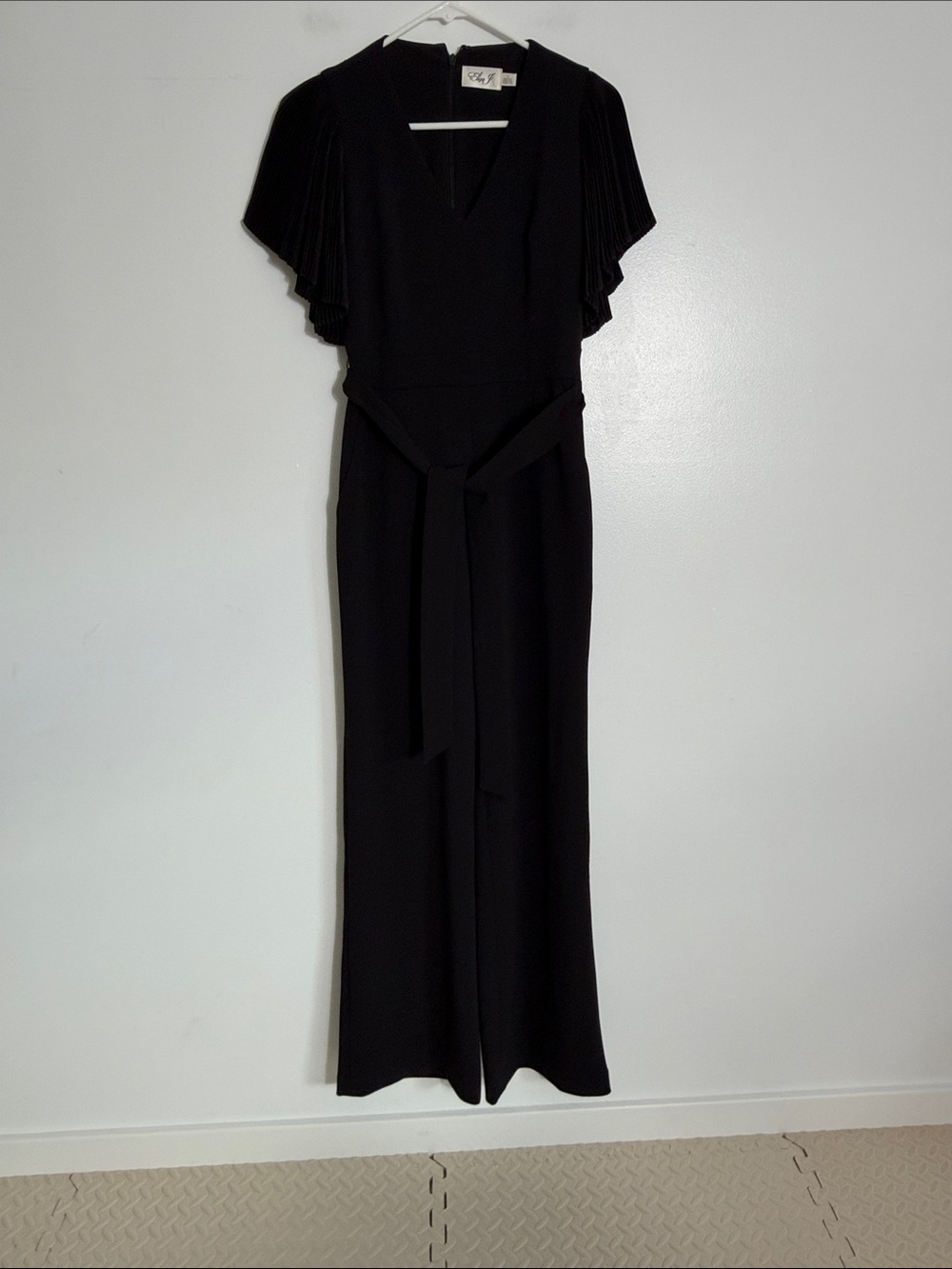 Eliza J Elegant Black V-Neck Jumpsuit Dress with Pleated Sleeves Size 2